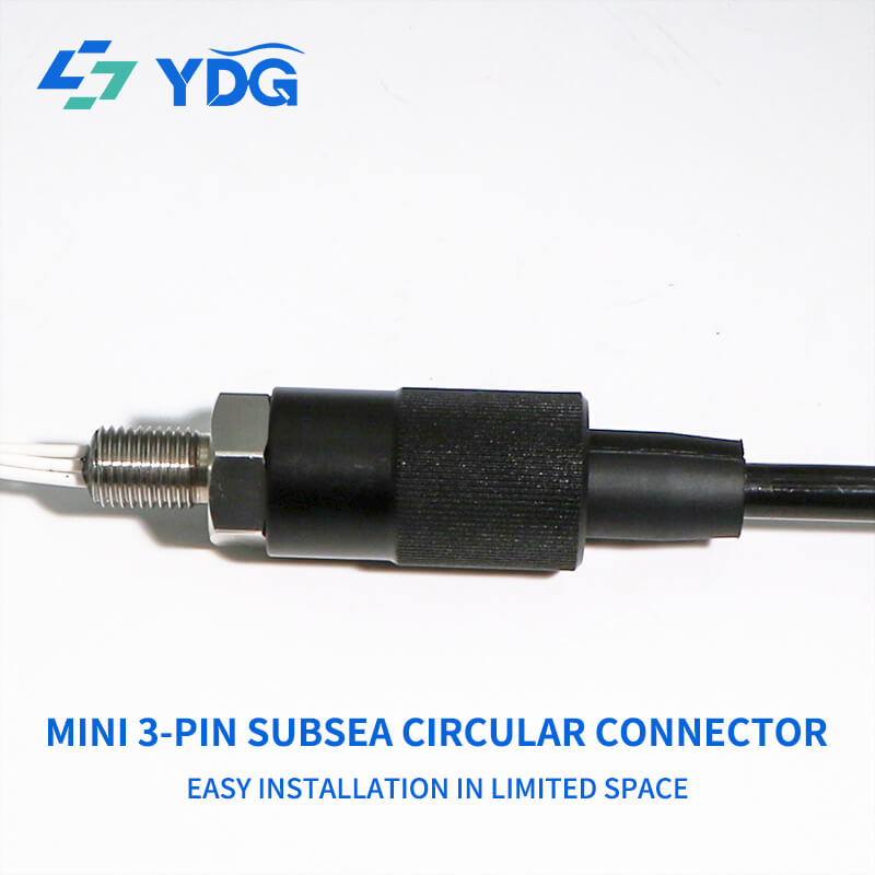Mated 3-pin bulkhead and inline cable connectors with locking sleeve