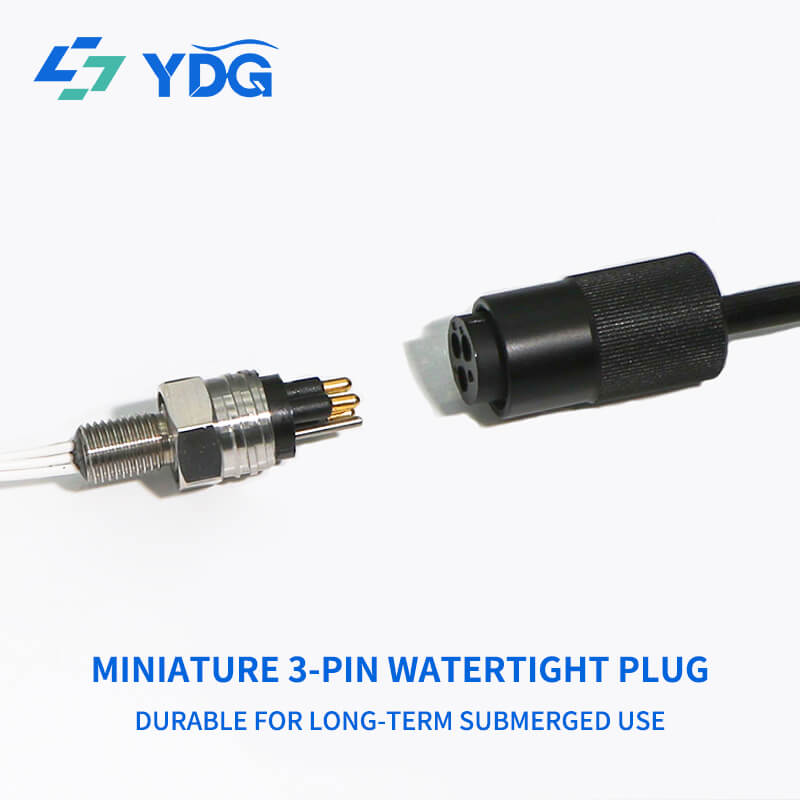 3-pin male bulkhead connector facing a female inline cable connector